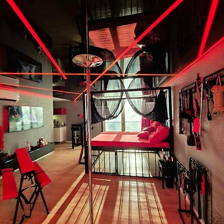 Bdsm Apartman V Bratislave -Adults Only ブラチスラヴァ エクステリア 写真