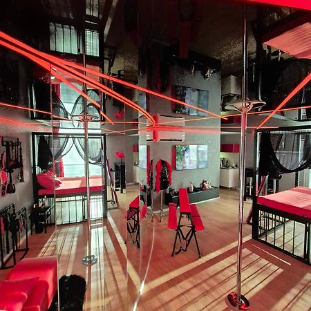 Bdsm Apartman V Bratislave -Adults Only ブラチスラヴァ エクステリア 写真