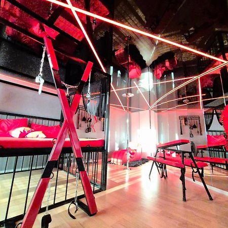 Bdsm Apartman V Bratislave -Adults Only ブラチスラヴァ エクステリア 写真