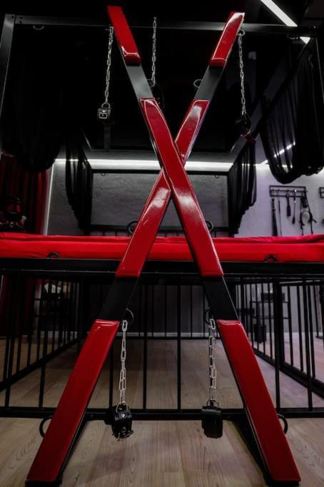 Bdsm Apartman V Bratislave -Adults Only ブラチスラヴァ エクステリア 写真