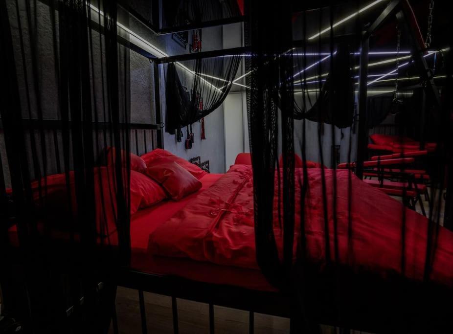 Bdsm Apartman V Bratislave -Adults Only ブラチスラヴァ エクステリア 写真