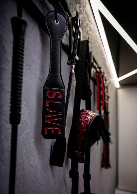 Bdsm Apartman V Bratislave -Adults Only ブラチスラヴァ エクステリア 写真