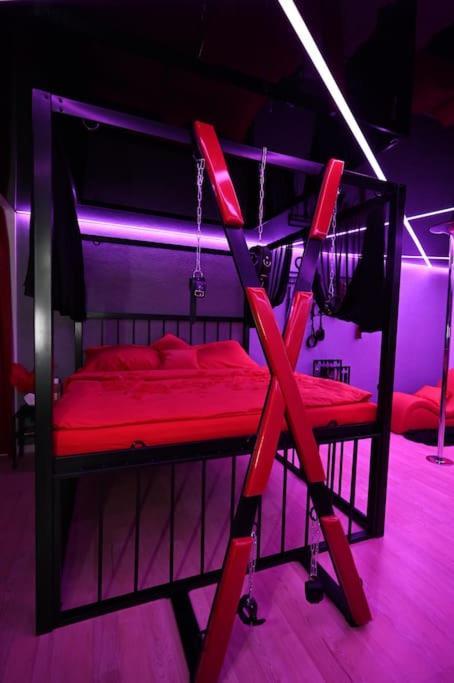 Bdsm Apartman V Bratislave -Adults Only ブラチスラヴァ エクステリア 写真