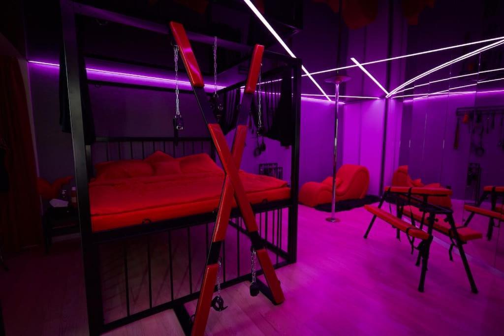 Bdsm Apartman V Bratislave -Adults Only ブラチスラヴァ エクステリア 写真