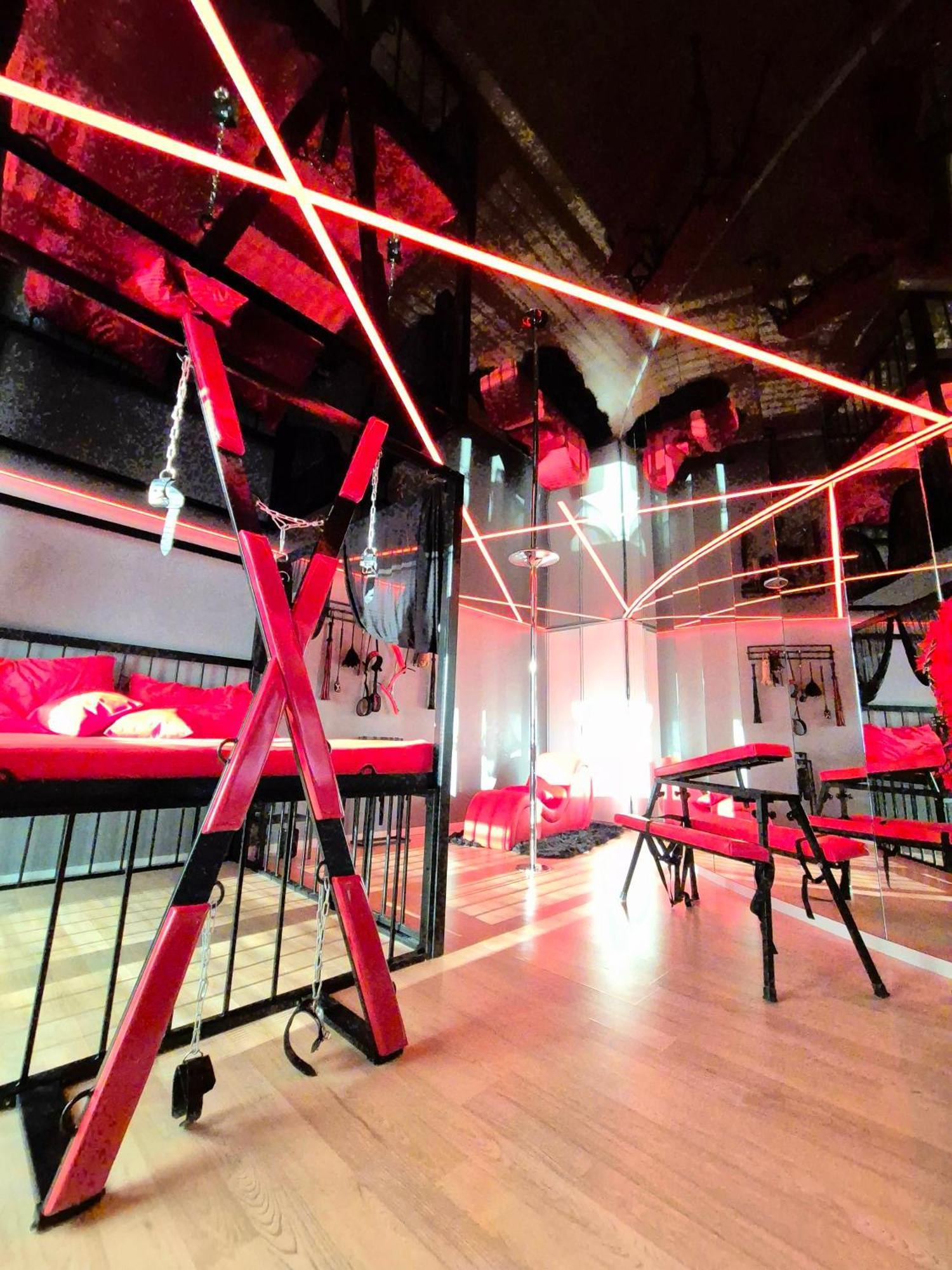Bdsm Apartman V Bratislave -Adults Only ブラチスラヴァ エクステリア 写真